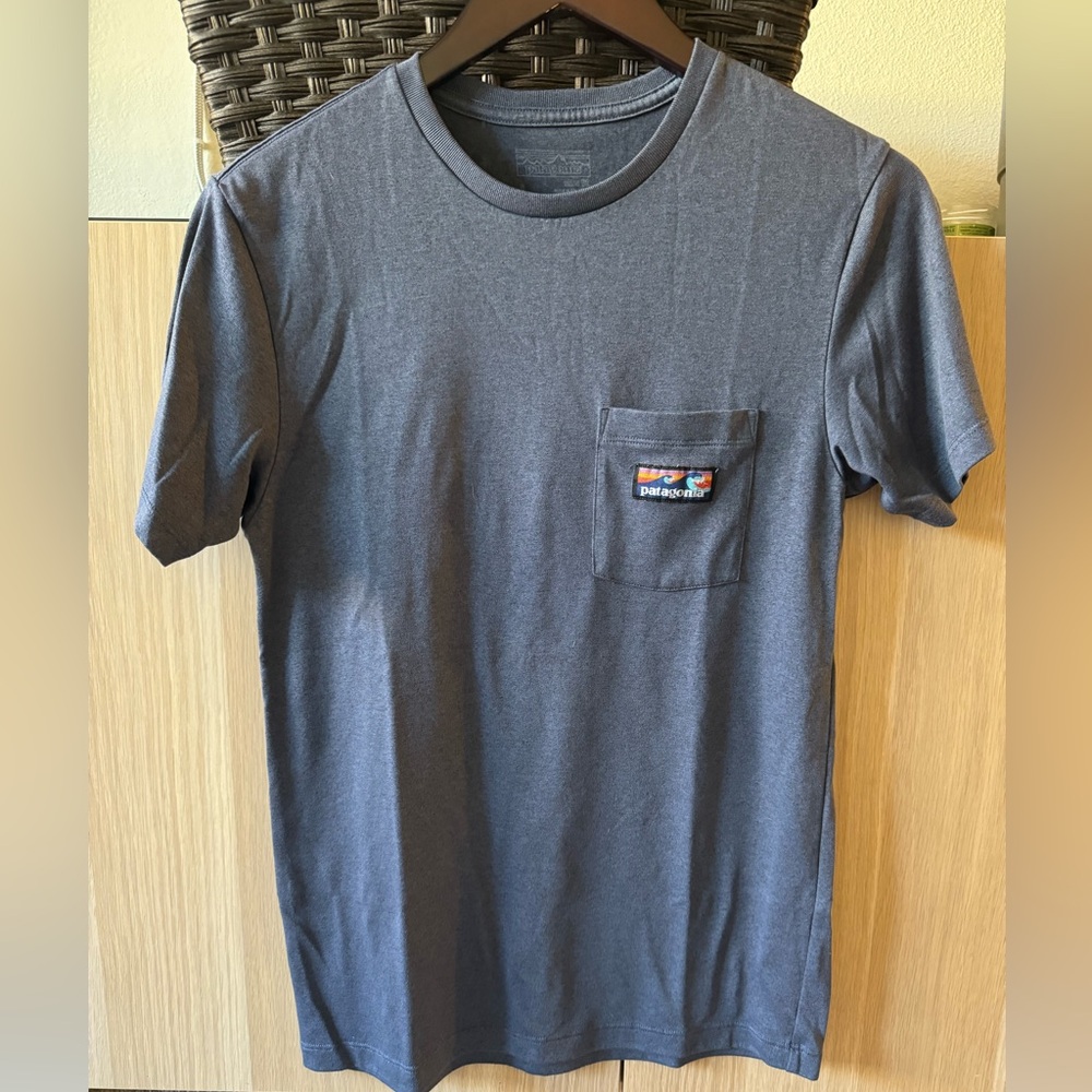 Patagonia Hybrid Pocket T size small